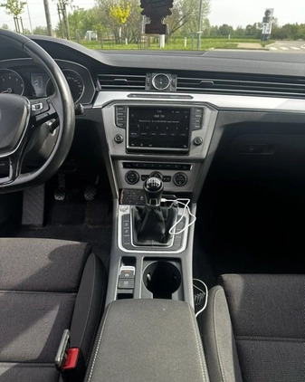 Volkswagen Passat cena 49900 przebieg: 184000, rok produkcji 2015 z Sanok małe 92